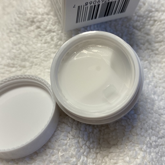 Hourglass Beauty Equilibrium Restorative Hydrating Cream Mini Size 4.5g - Picture 4 of 6